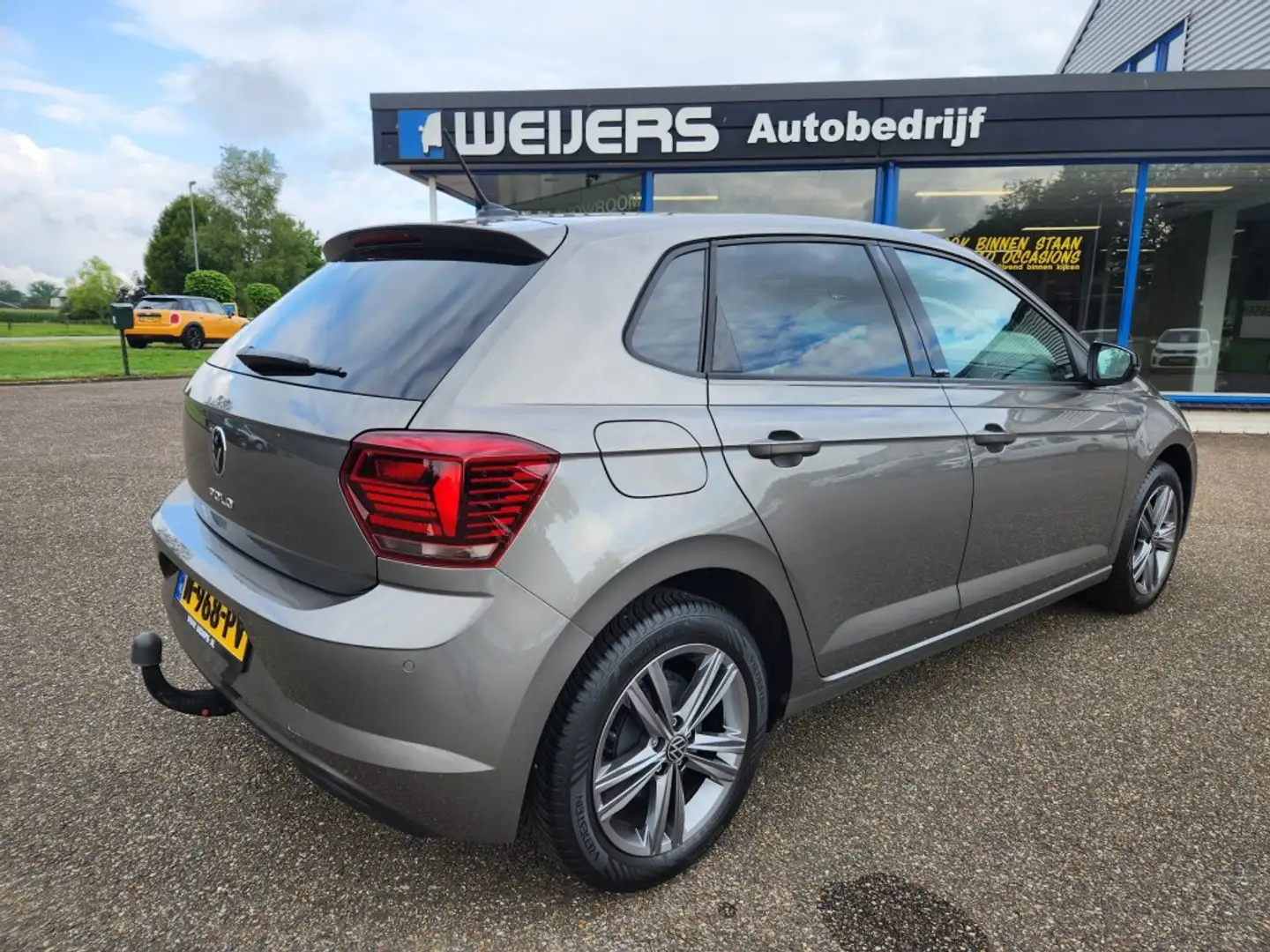 Volkswagen Polo 1.0 TSI United R-line, Automaat, Clima, Digi Dash, Grijs - 2