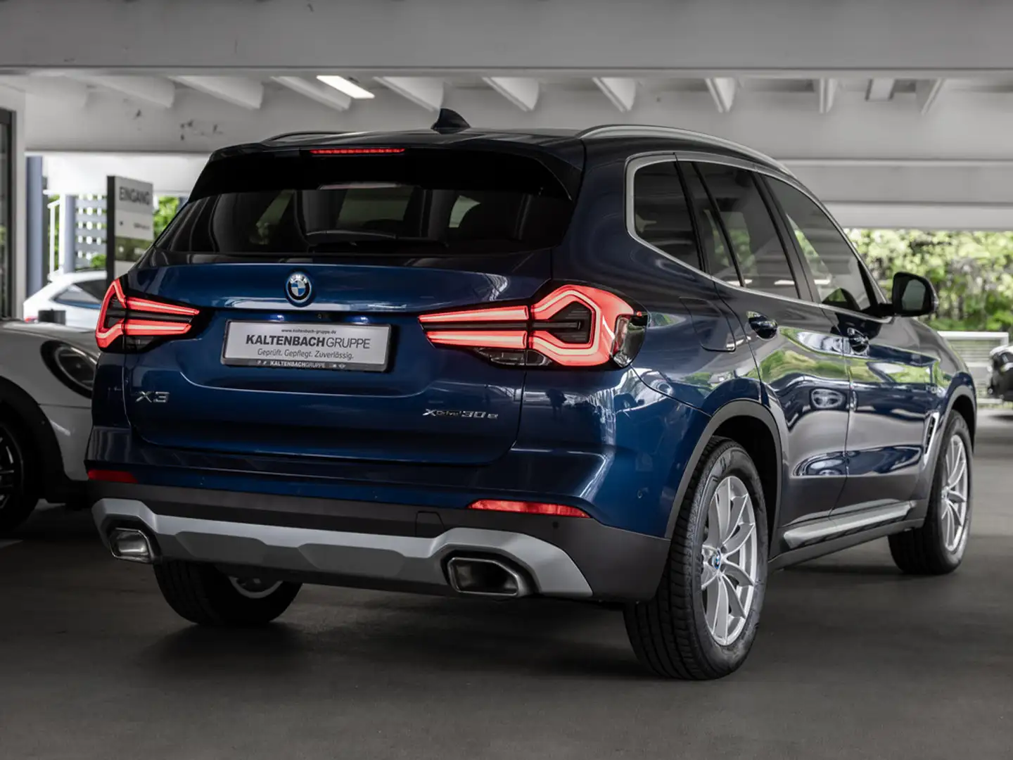BMW X3 xDrive 30e FACEL. PANO HUD 360° LASER LED Blau - 2