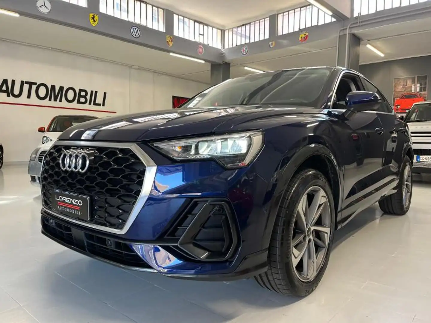 Audi Q3 35 2.0 tdi Identity Black s-tronic Blu/Azzurro - 1