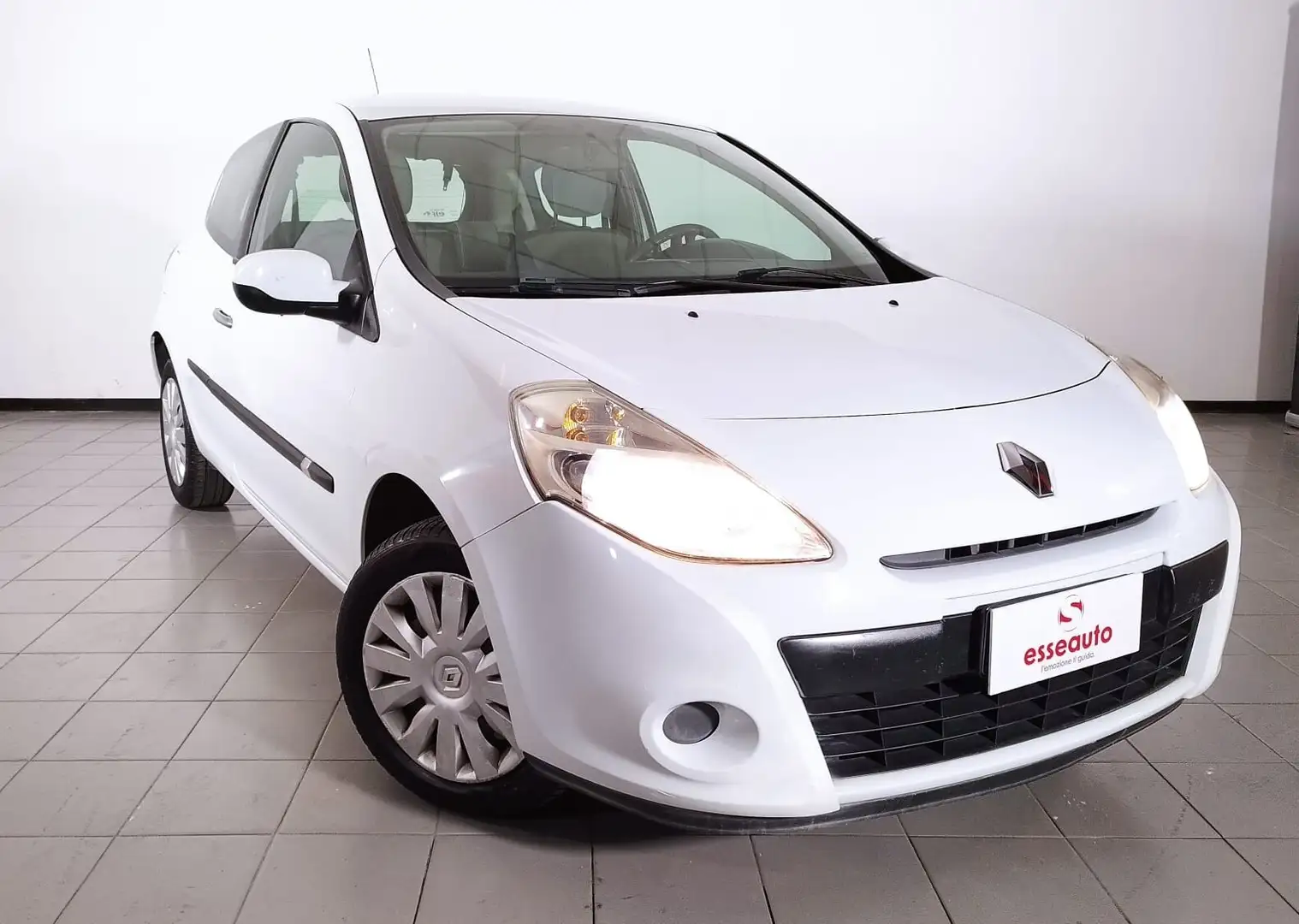 Renault Clio 1.2 16V 3 porte Confort Blanc - 1