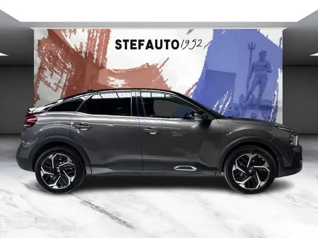 Citroen C4 view 3