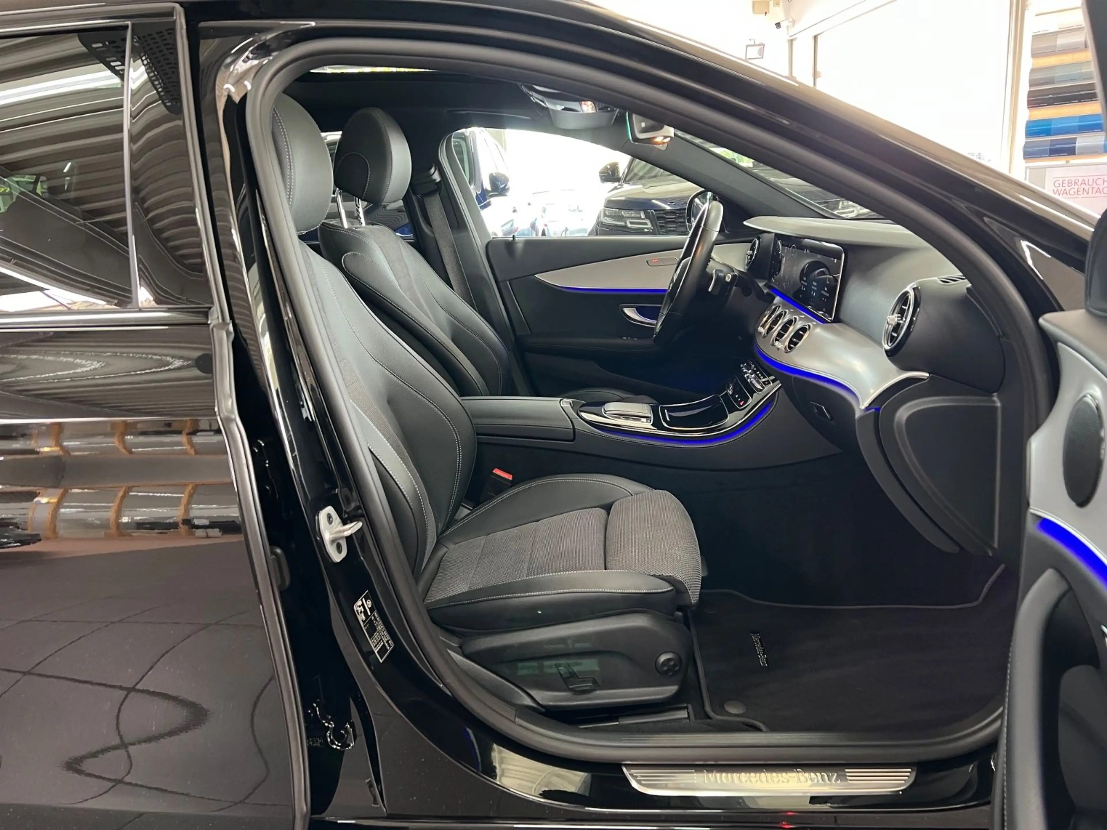 Mercedes-Benz E 400 d T 4M 2x Avantgarde Night FAP+HuD+Panorama — photo 14