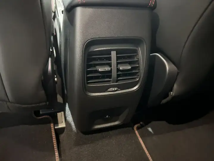 Ford Kuga 2025, foto 17