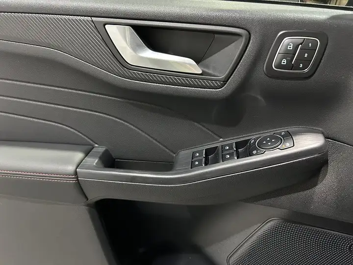 Ford Kuga 2025, foto 19
