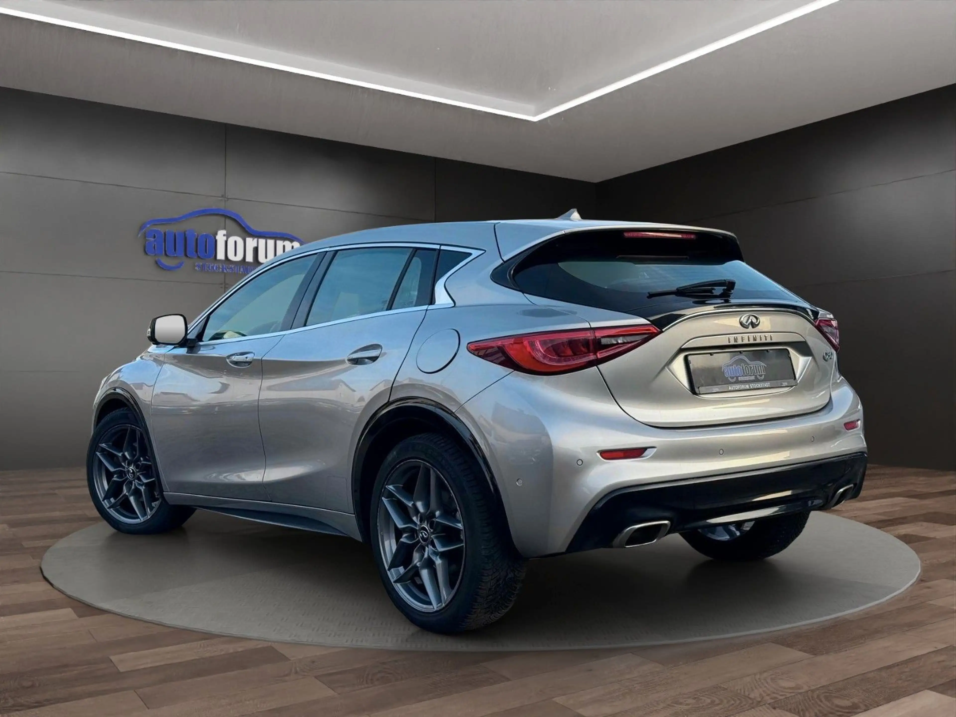 Infiniti Q30 2.2 d Sport AUT.°NAVI°PANO°KAMERA°ACC°MEMORY — photo 4