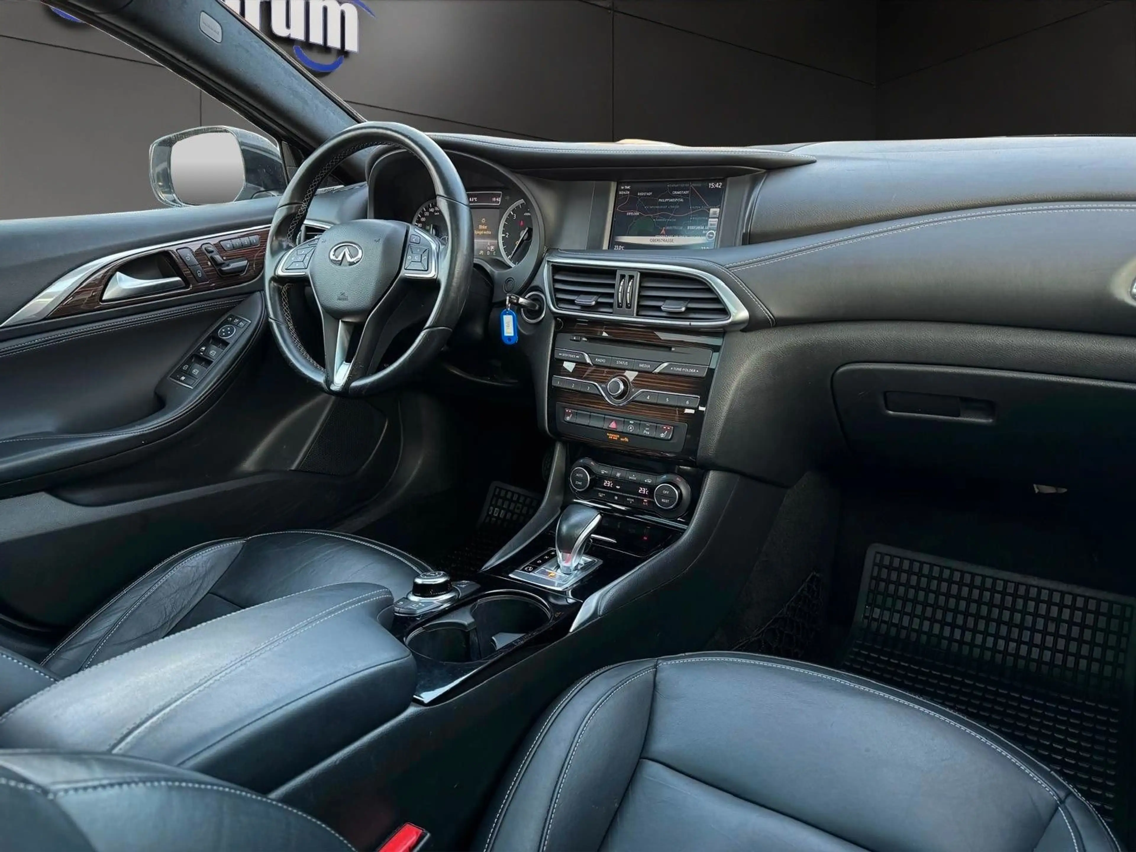 Infiniti Q30 2.2 d Sport AUT.°NAVI°PANO°KAMERA°ACC°MEMORY — photo 11