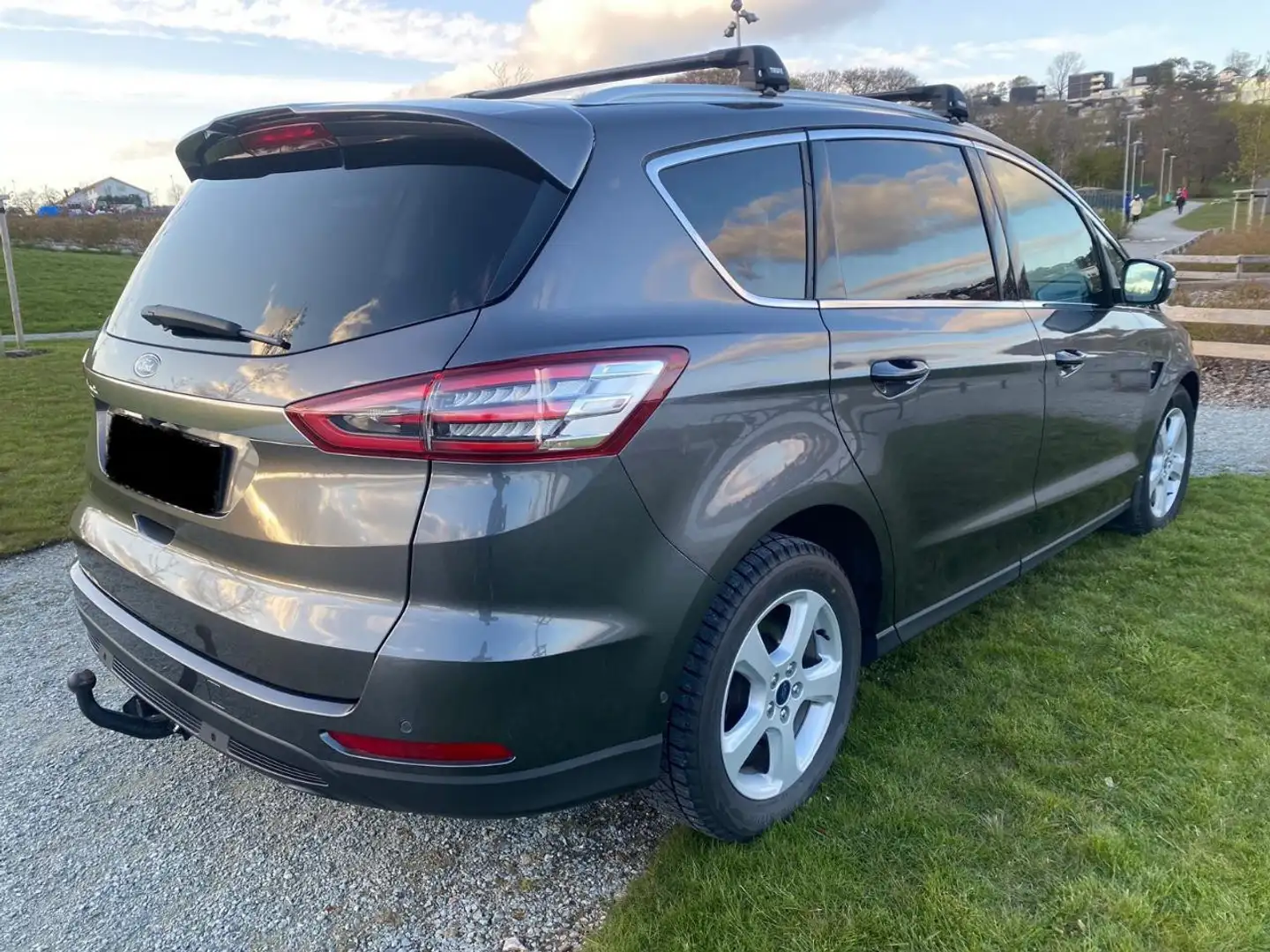 Ford S-Max 2.0 TDCi Titanium Grau - 2