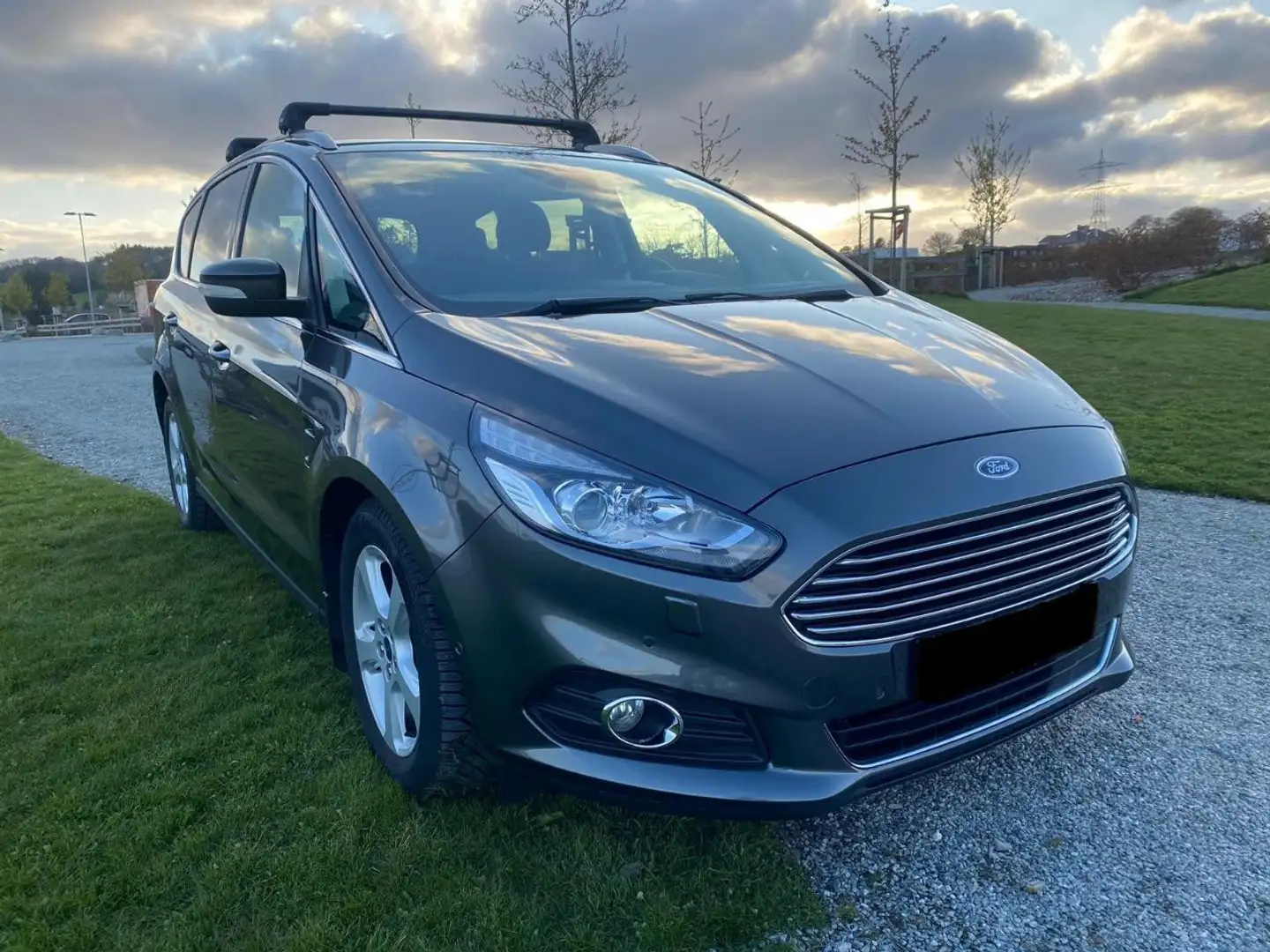 Ford S-Max 2.0 TDCi Titanium Grau - 1