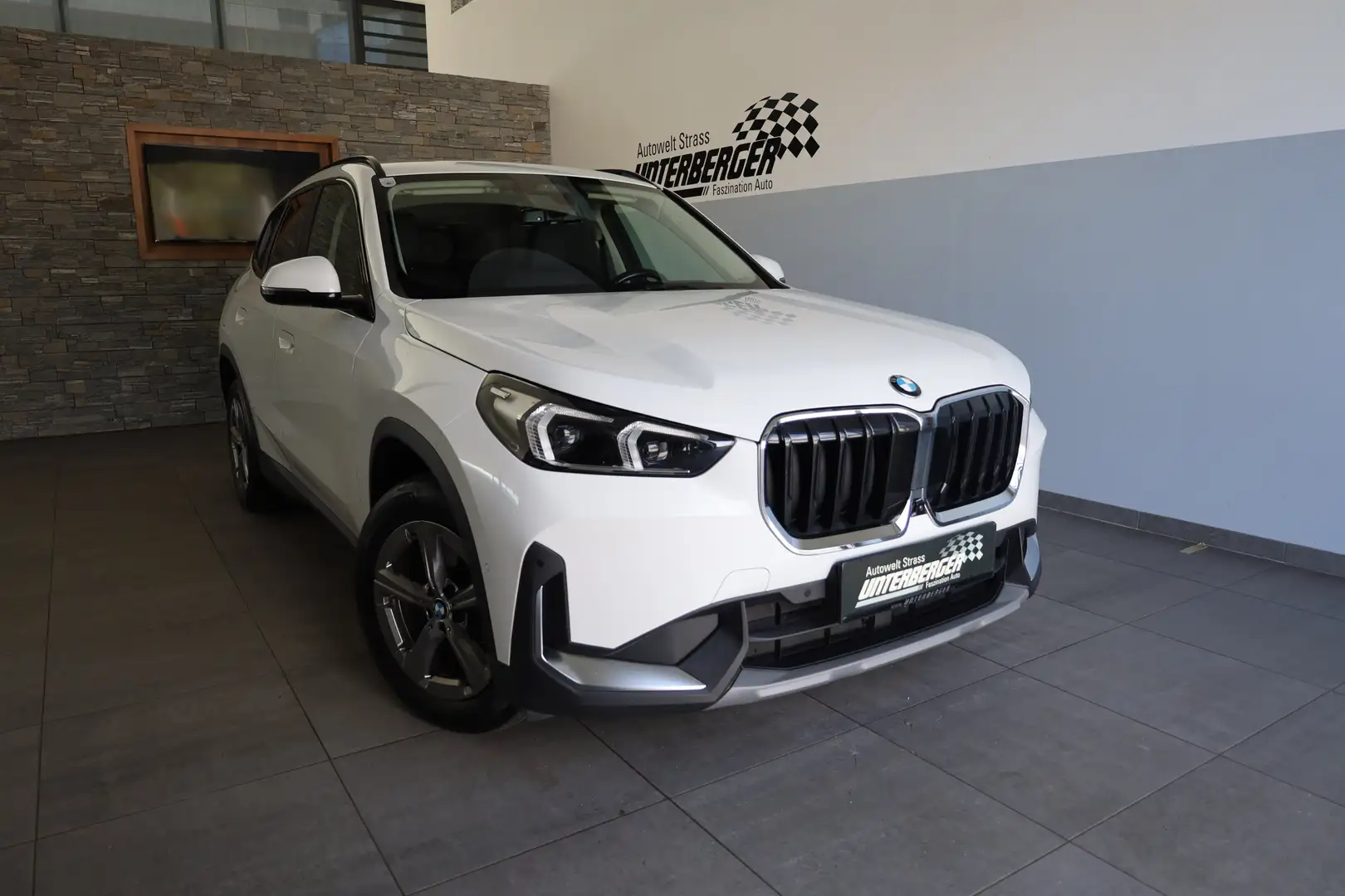 BMW X1 xDrive23d Head-Up DAB LED RFK Komfortzg. Shz Blanc - 2