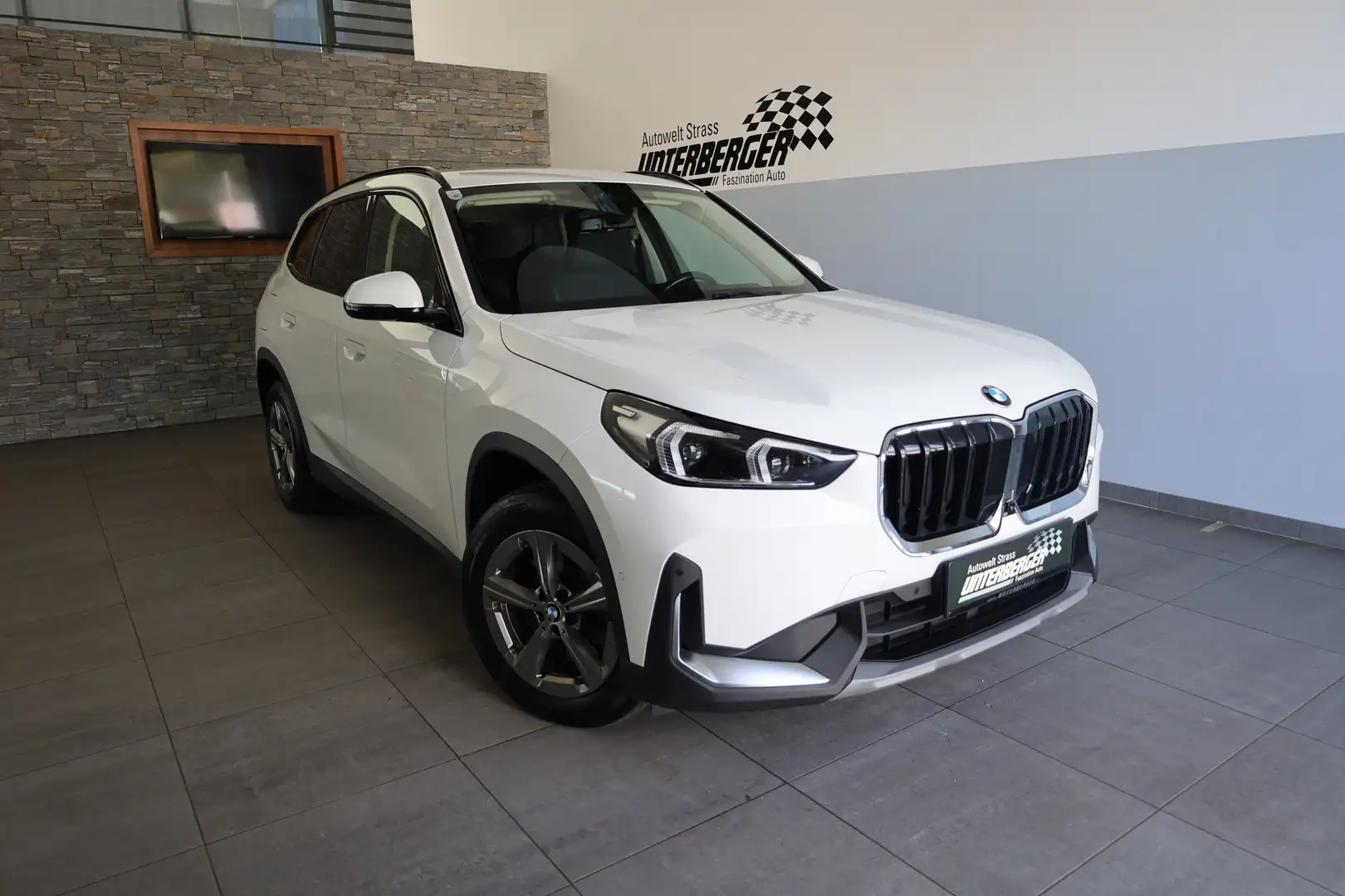 BMW X1 xDrive23d Head-Up DAB LED RFK Komfortzg. Shz Blanc - 1