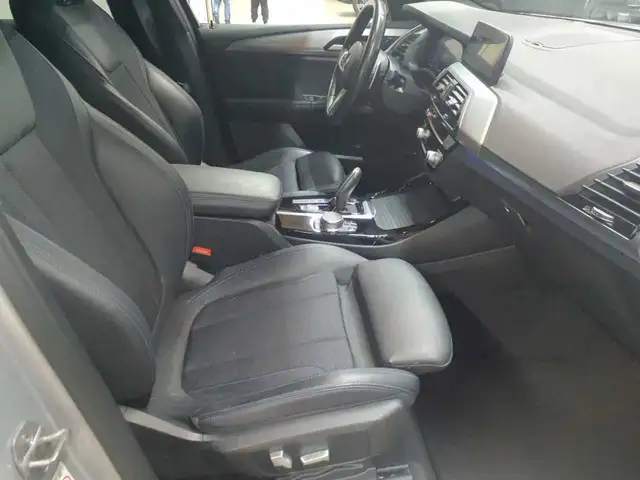 BMW X3 view 8