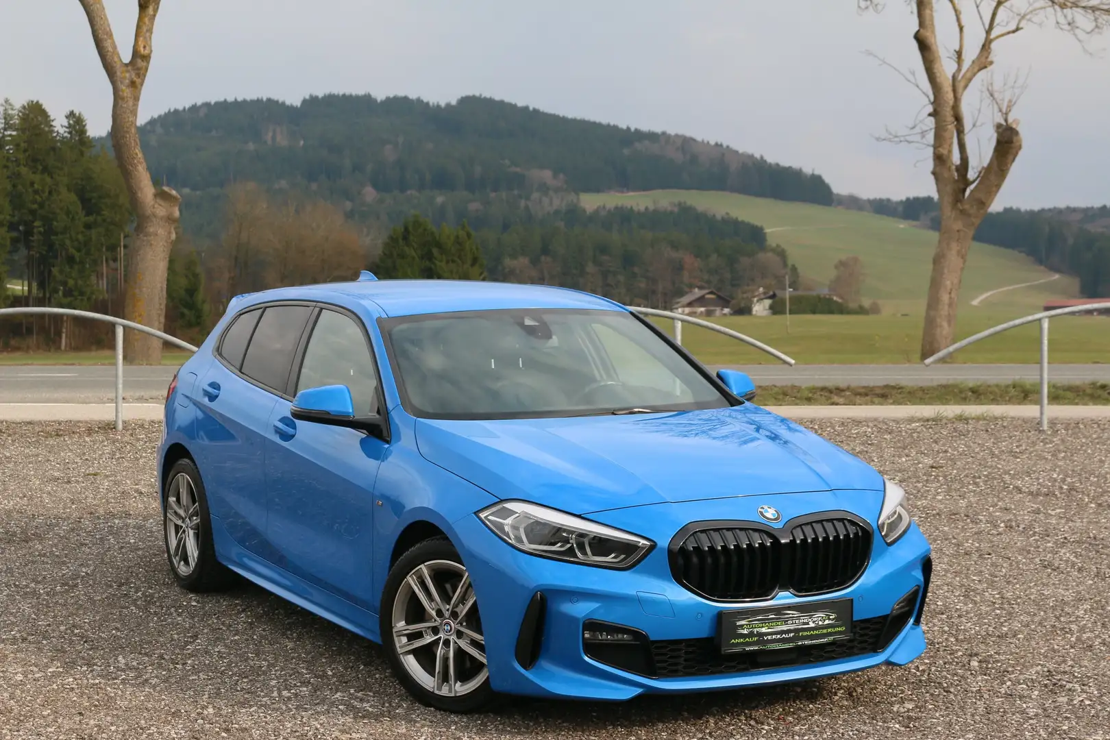 BMW 118 d Aut.*M Sportpaket*Keyless Entry*Kamera*Assistent Blau - 1