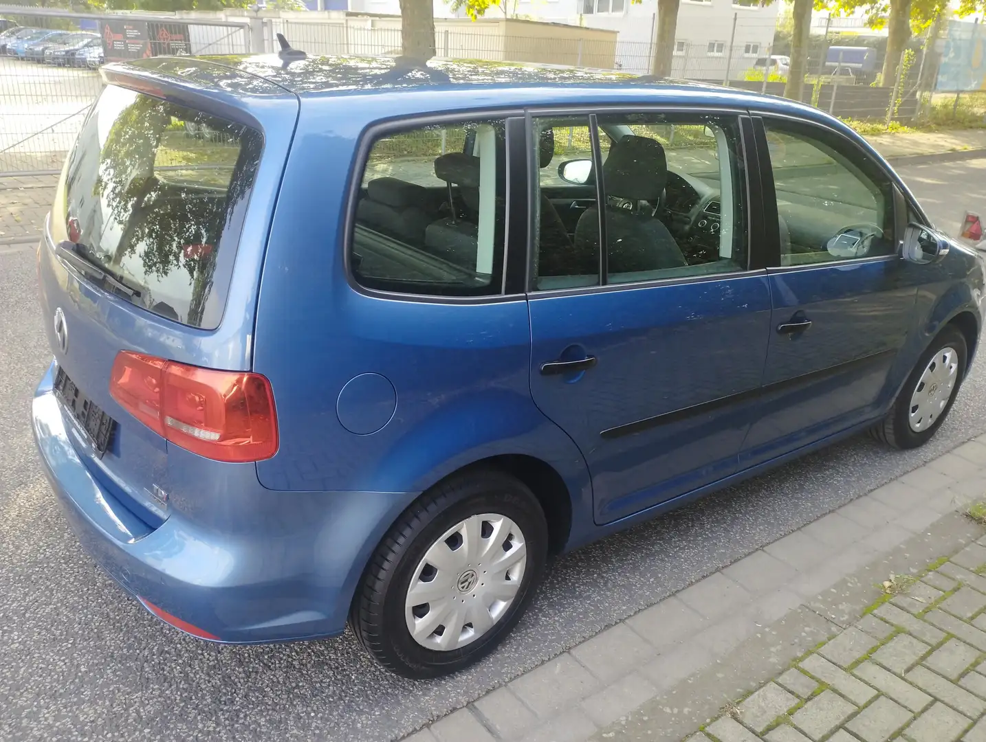 Volkswagen Touran 1,6 TDI - 1.HAND -TÜV/ZAHNR/SERVICE neu-TOP - 2