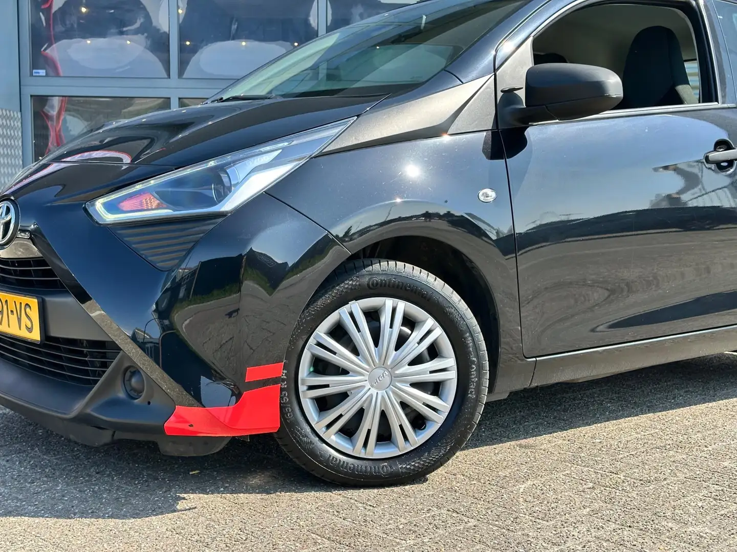 Toyota Aygo 1.0 VVT-i x-fun |Carplay | NAVI | Airco | CRUISECR Zwart - 2