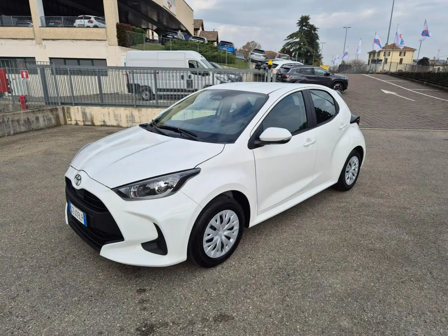 Toyota Yaris 1.5 Hybrid 5 porte Active Bianco - 2