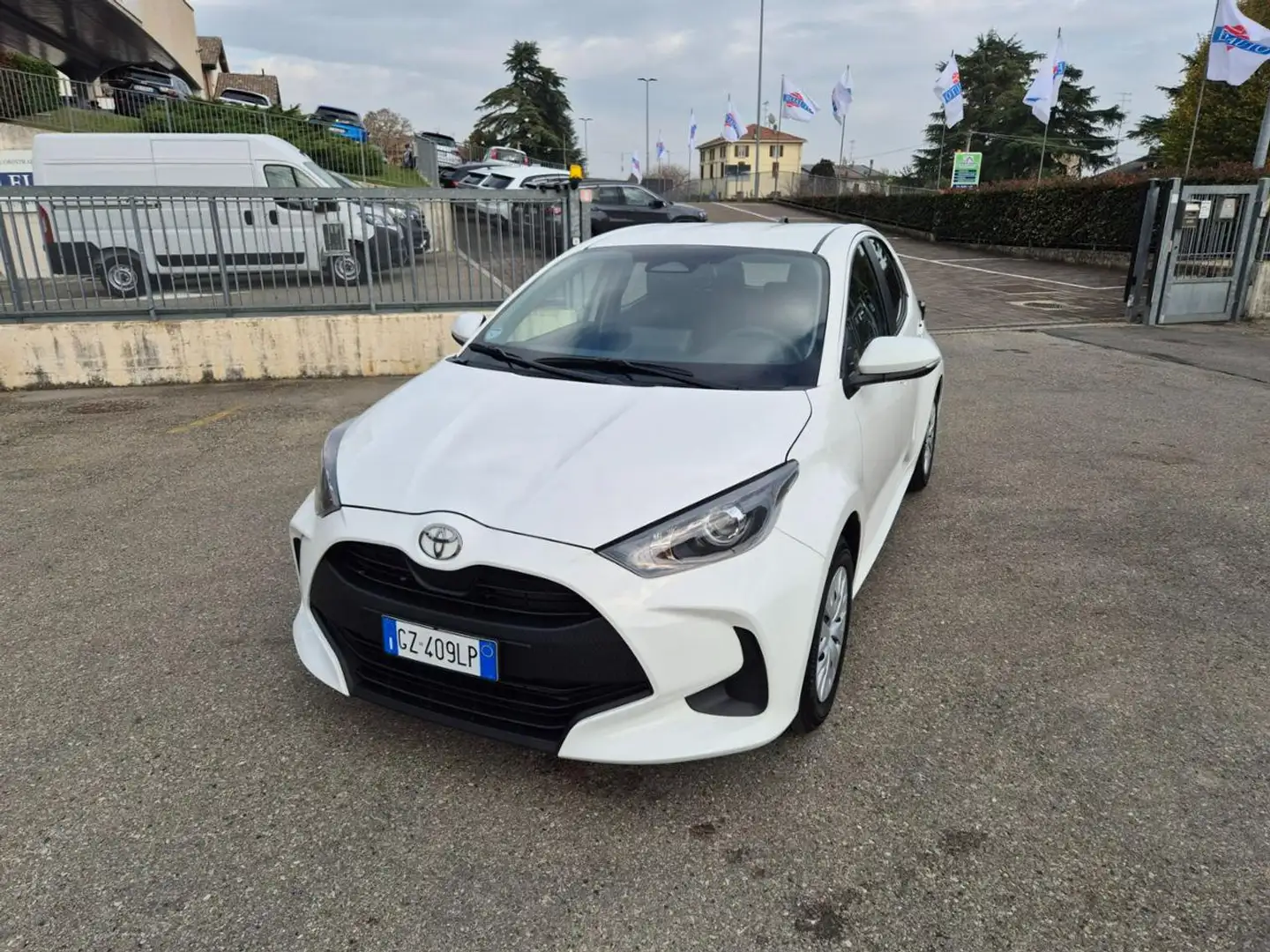 Toyota Yaris 1.5 Hybrid 5 porte Active Bianco - 1