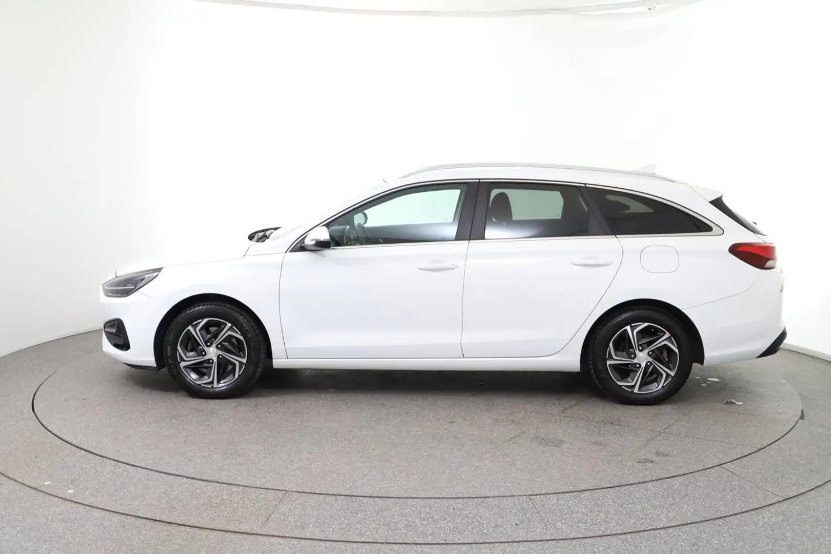 Hyundai i30 CW 1,6 CRDi Trend Line bijela - 2