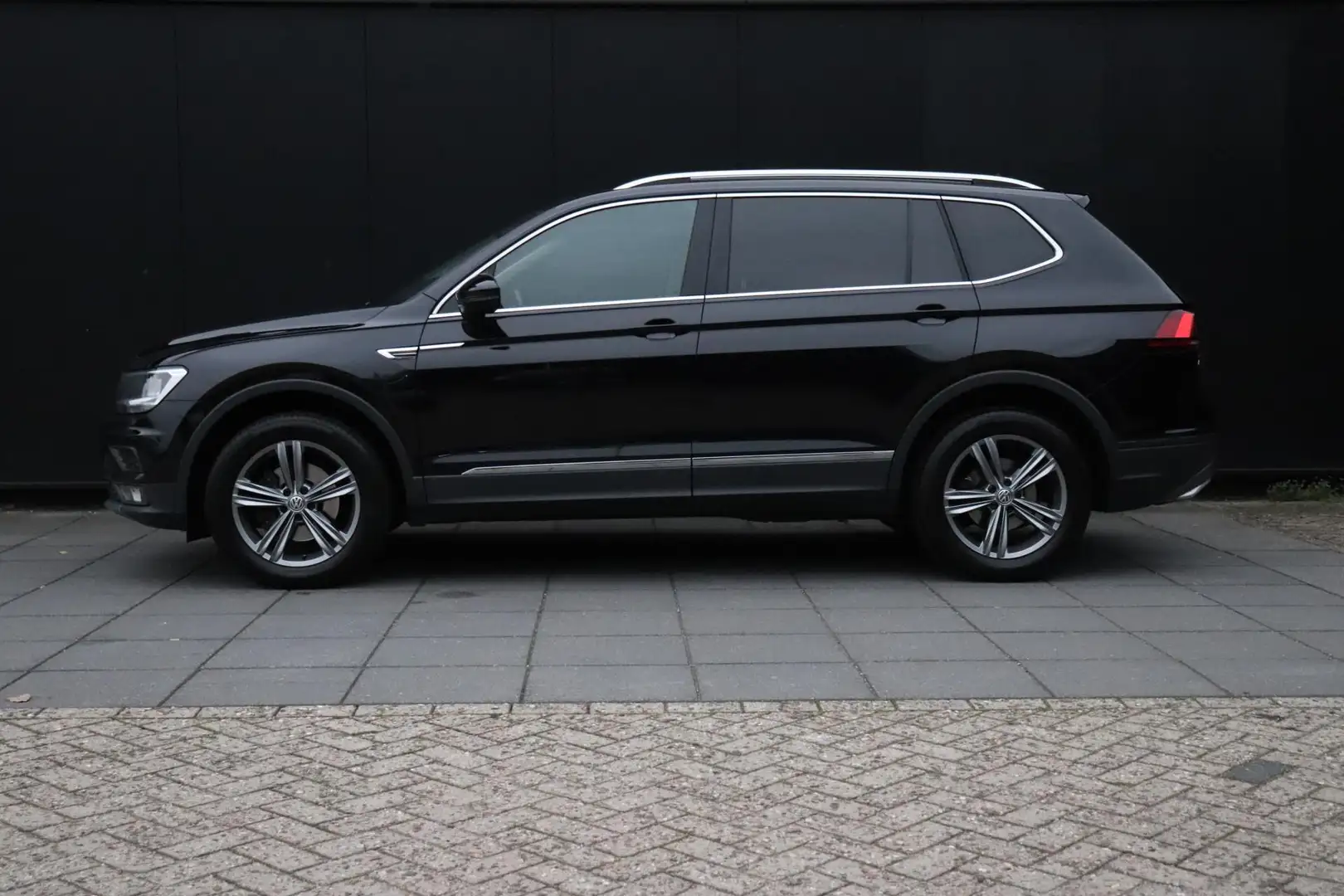 Volkswagen Tiguan Allspace 1.5 TSI Comfortline Business | DSG | TREKHAAK | ST Negro - 2