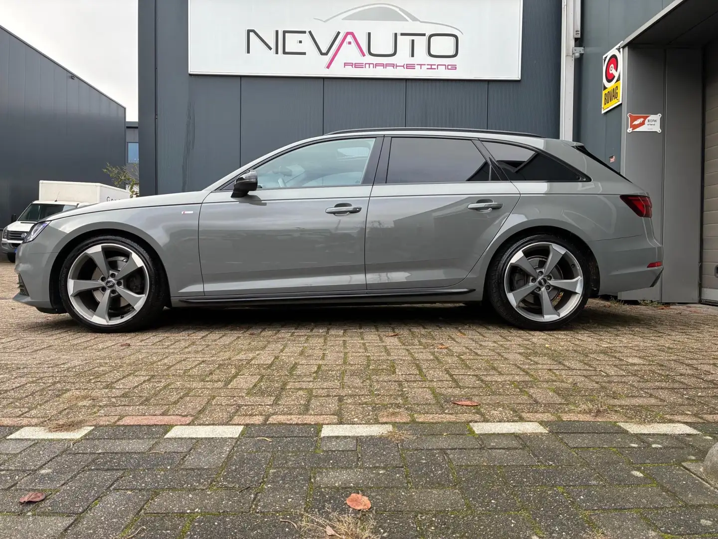 Audi A4 Avant 2.0 TFSI MHEV Sport S line black edition Sch Gris - 2