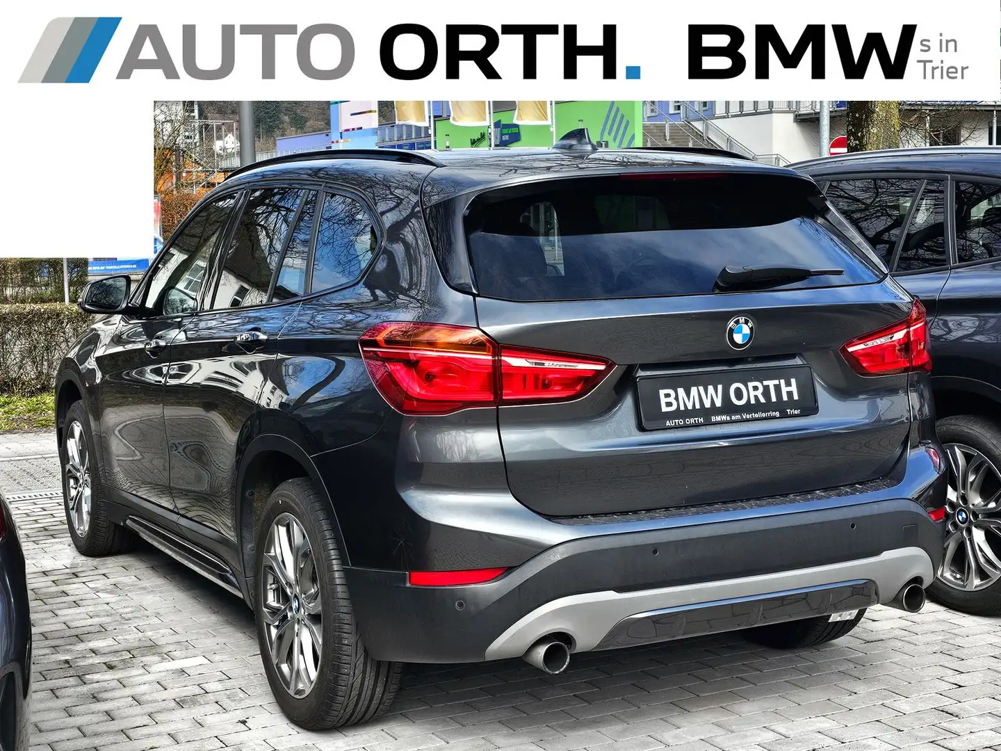BMW X1 xDrive20i AUTOM. SPORT-LINE NAVI LED RFK HIFI Gris - 2