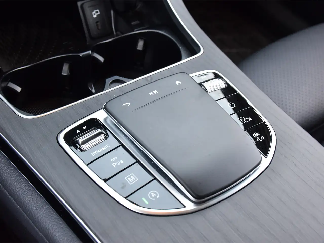 Mercedes-Benz GLC снимка Mercedes-Benz GLC