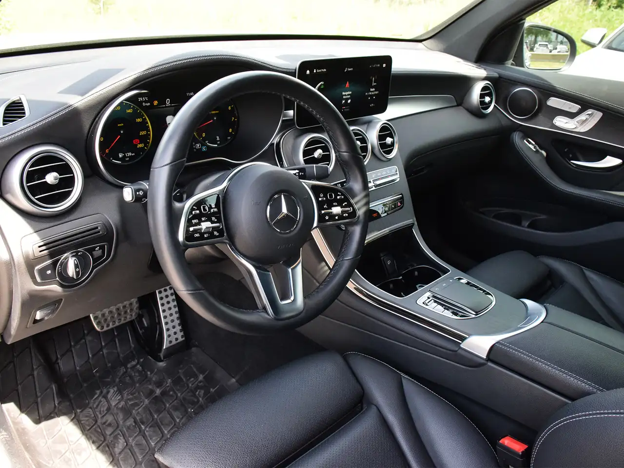 Mercedes-Benz GLC снимка Mercedes-Benz GLC
