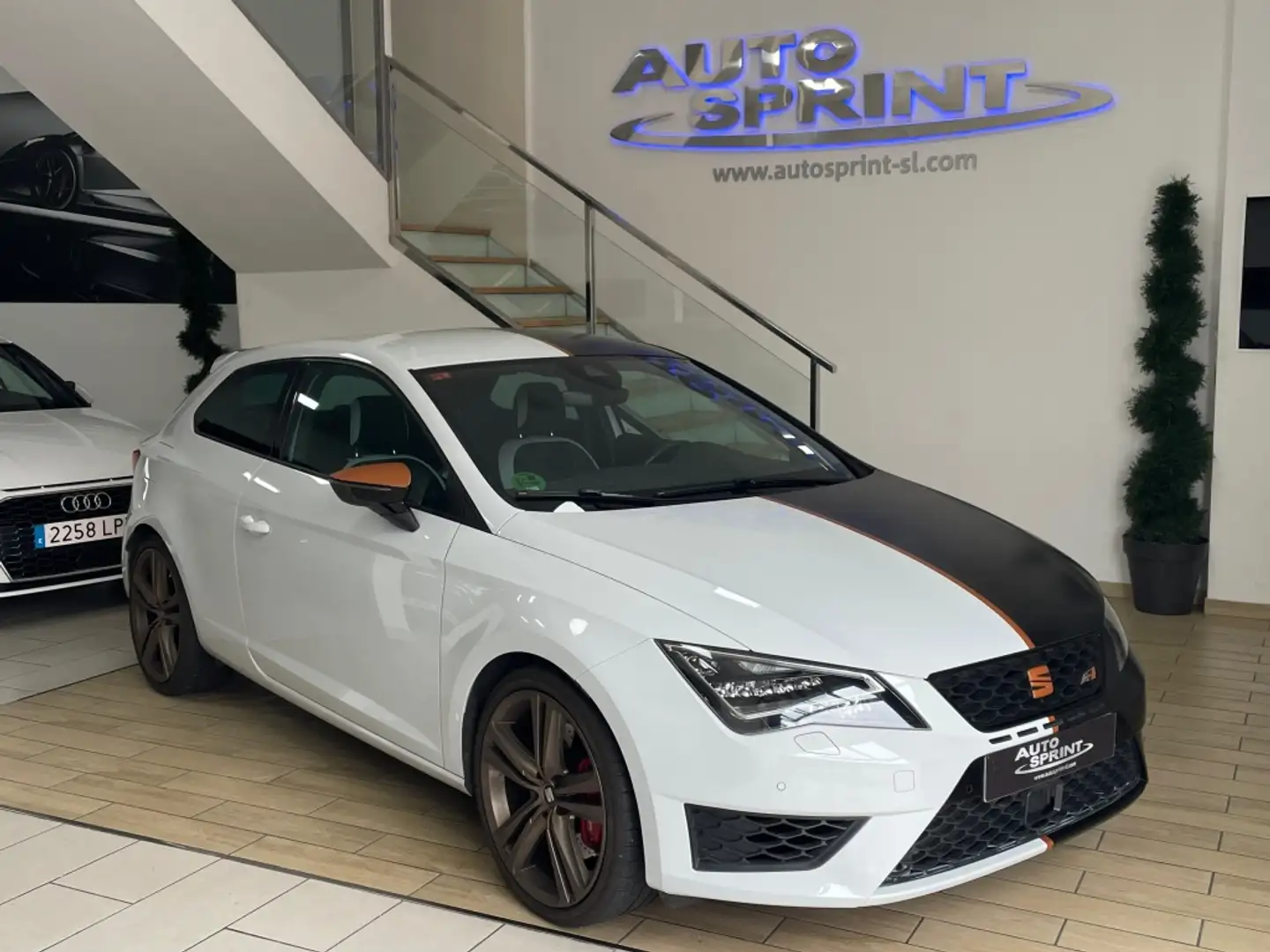 SEAT Leon SC 2.0 TSI S&S Cupra 290 Wit - 1