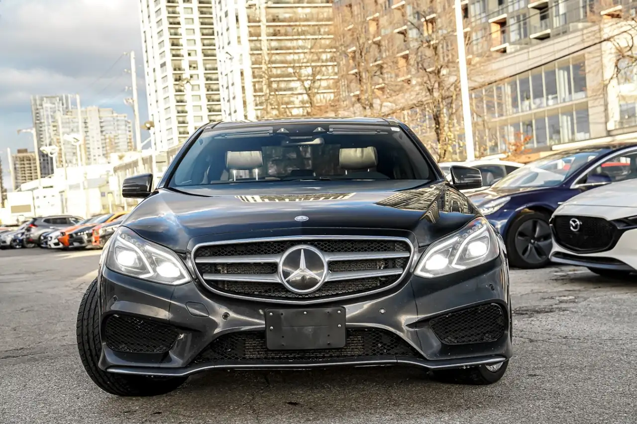 Mercedes-Benz E-Class снимка Mercedes-Benz E-Class