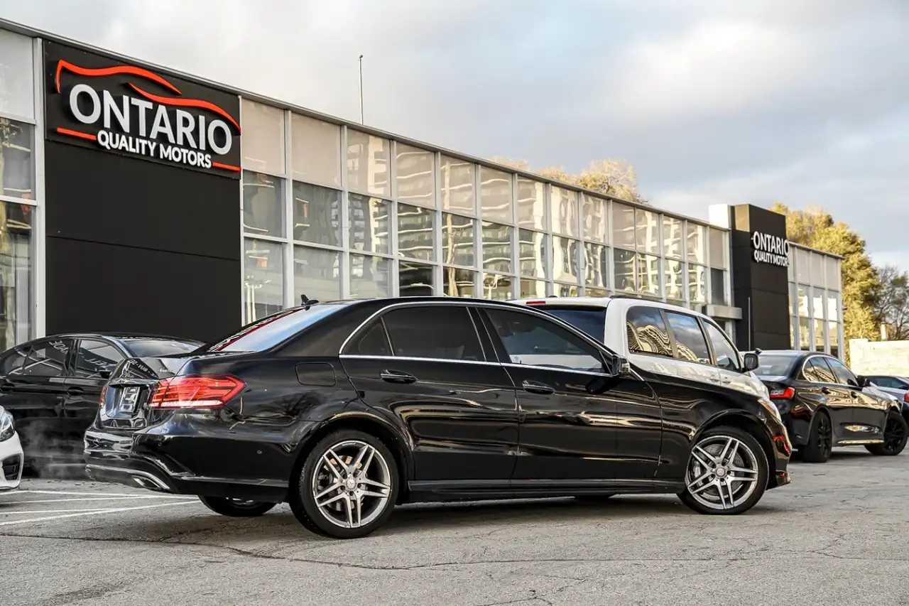 Mercedes-Benz E-Class снимка Mercedes-Benz E-Class