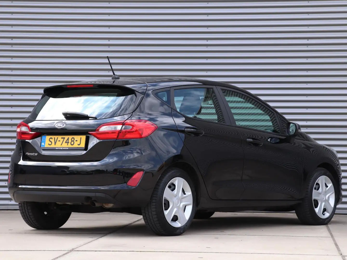 Ford Fiesta 1.1 Trend *Navigatie*Airco*Bluetooth* Zwart - 2