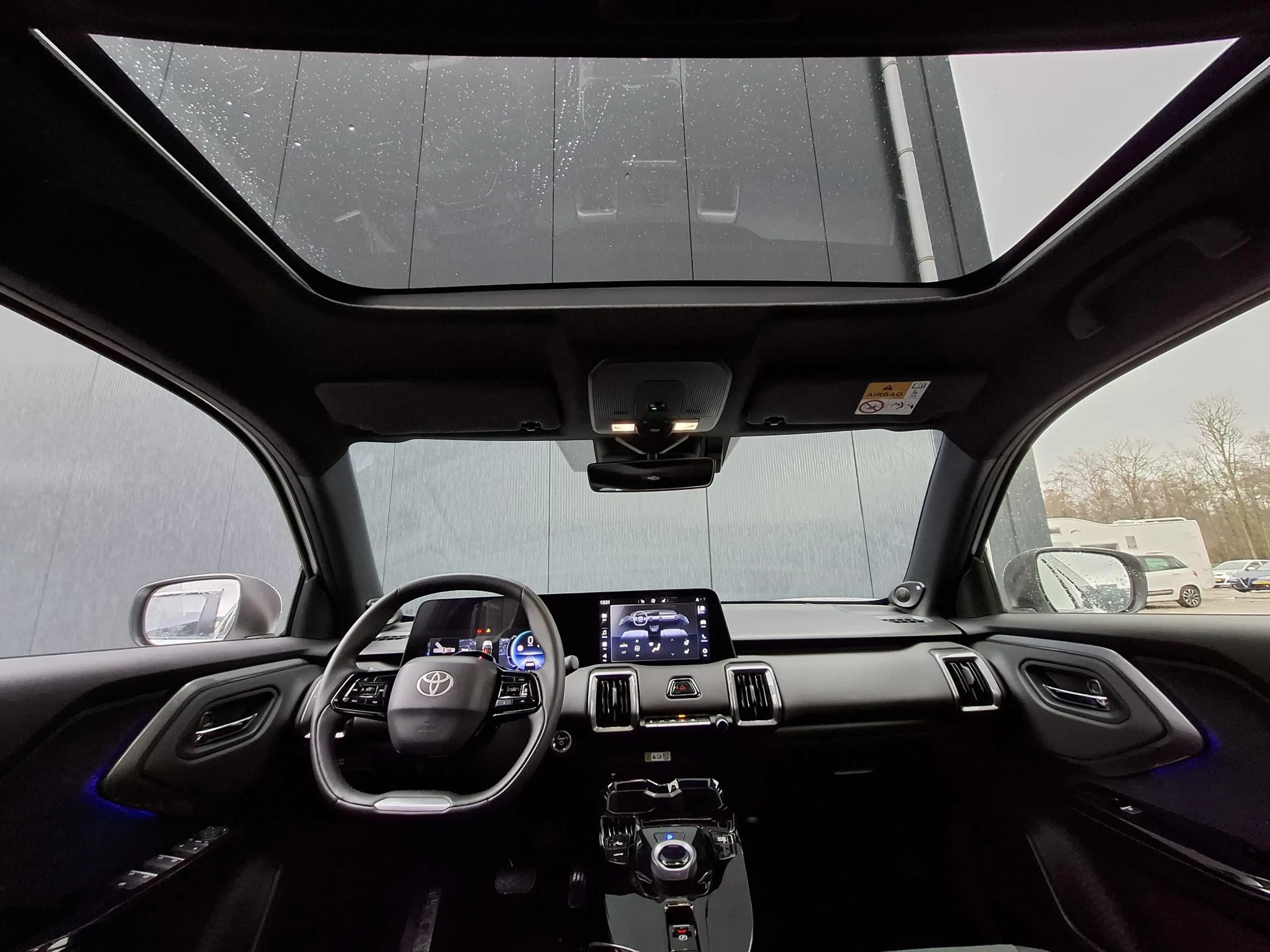 Toyota Urban Cruiser Executive 61 kWh | JBL Premium Sound | Panoramadak — photo 4