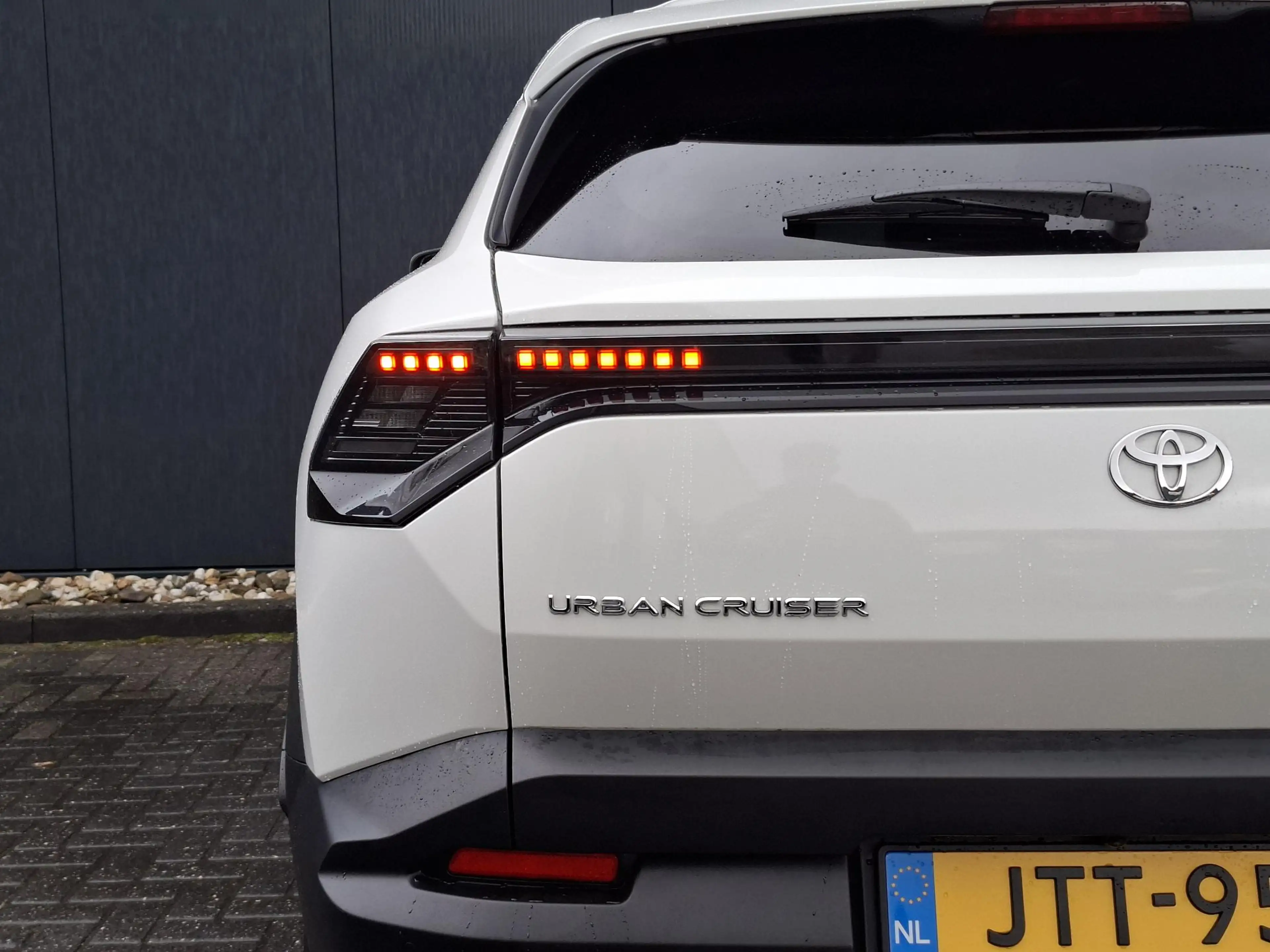 Toyota Urban Cruiser Executive 61 kWh | JBL Premium Sound | Panoramadak — photo 13