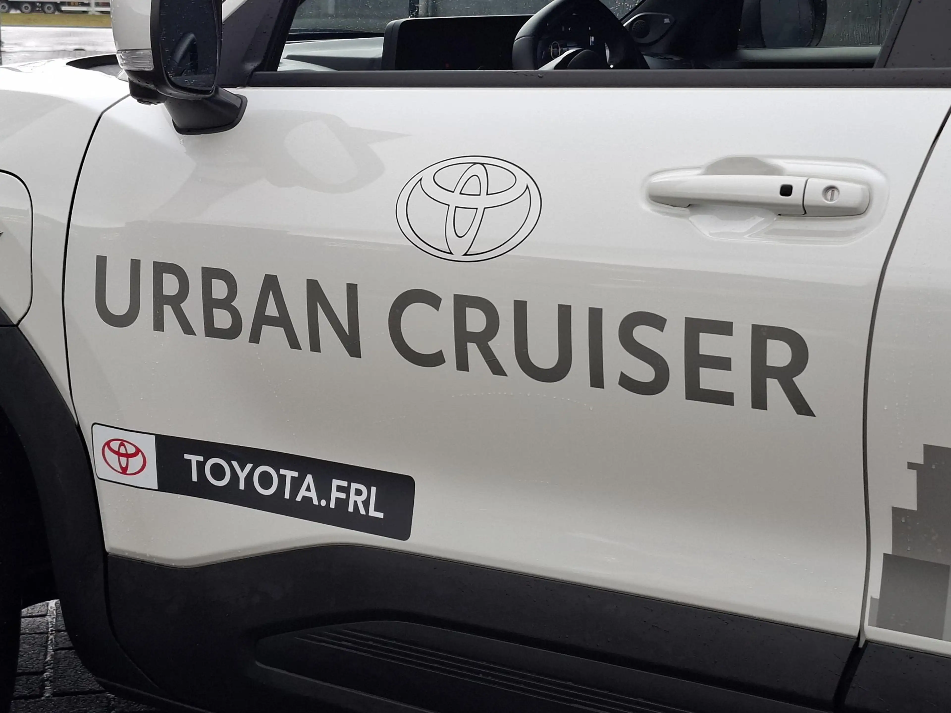 Toyota Urban Cruiser Executive 61 kWh | JBL Premium Sound | Panoramadak — photo 9