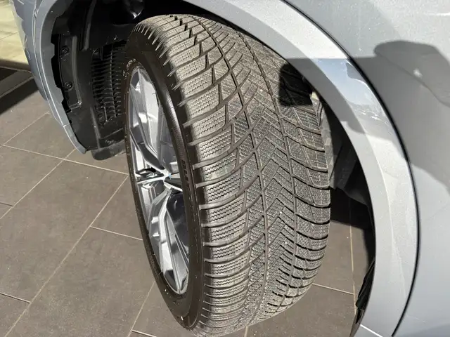 BMW X5 view 3