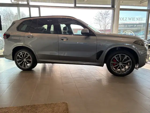 BMW X5 view 8