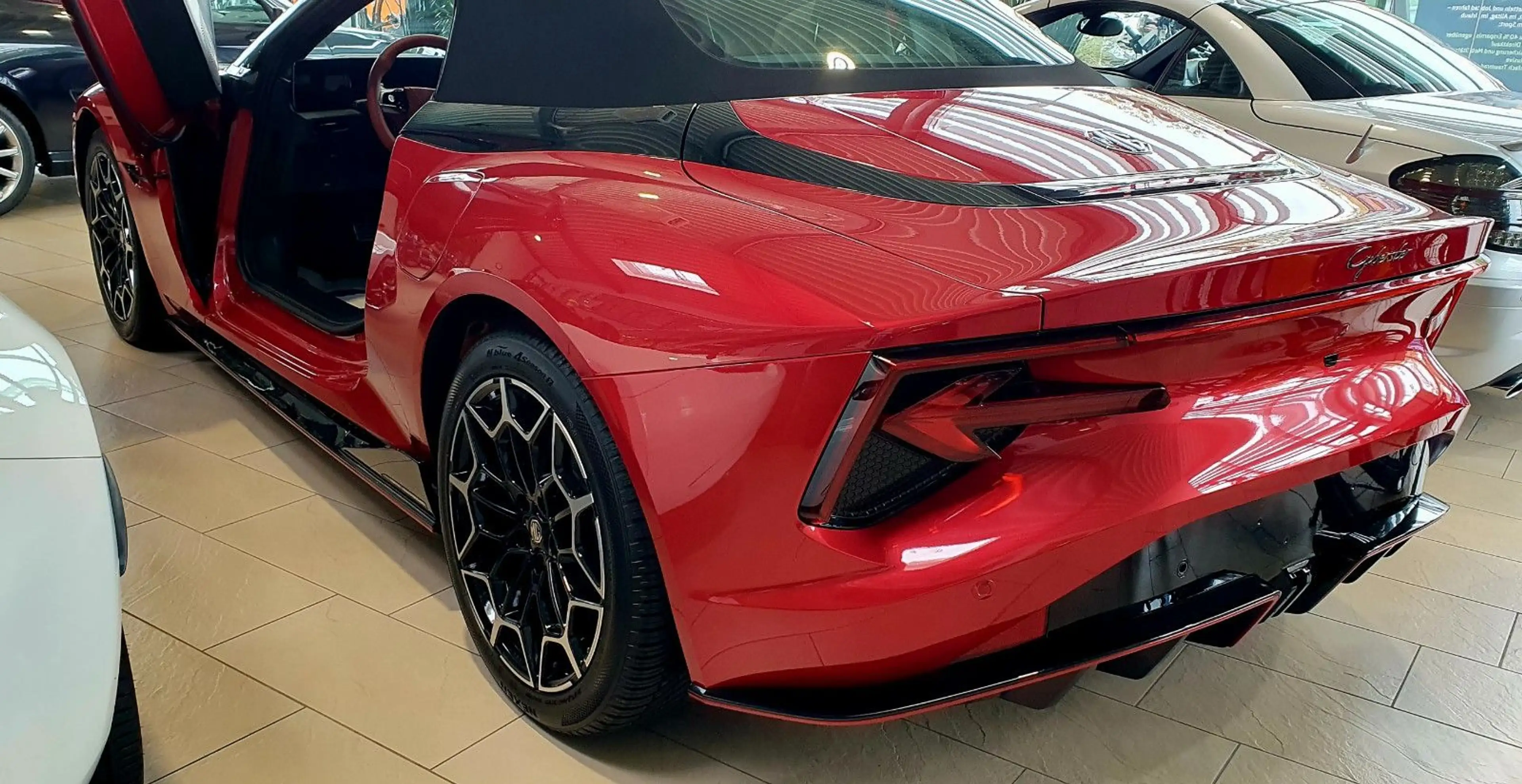 MG Cyberster Tageszulassung Diamond BlackRed 8KM!!! — photo 2