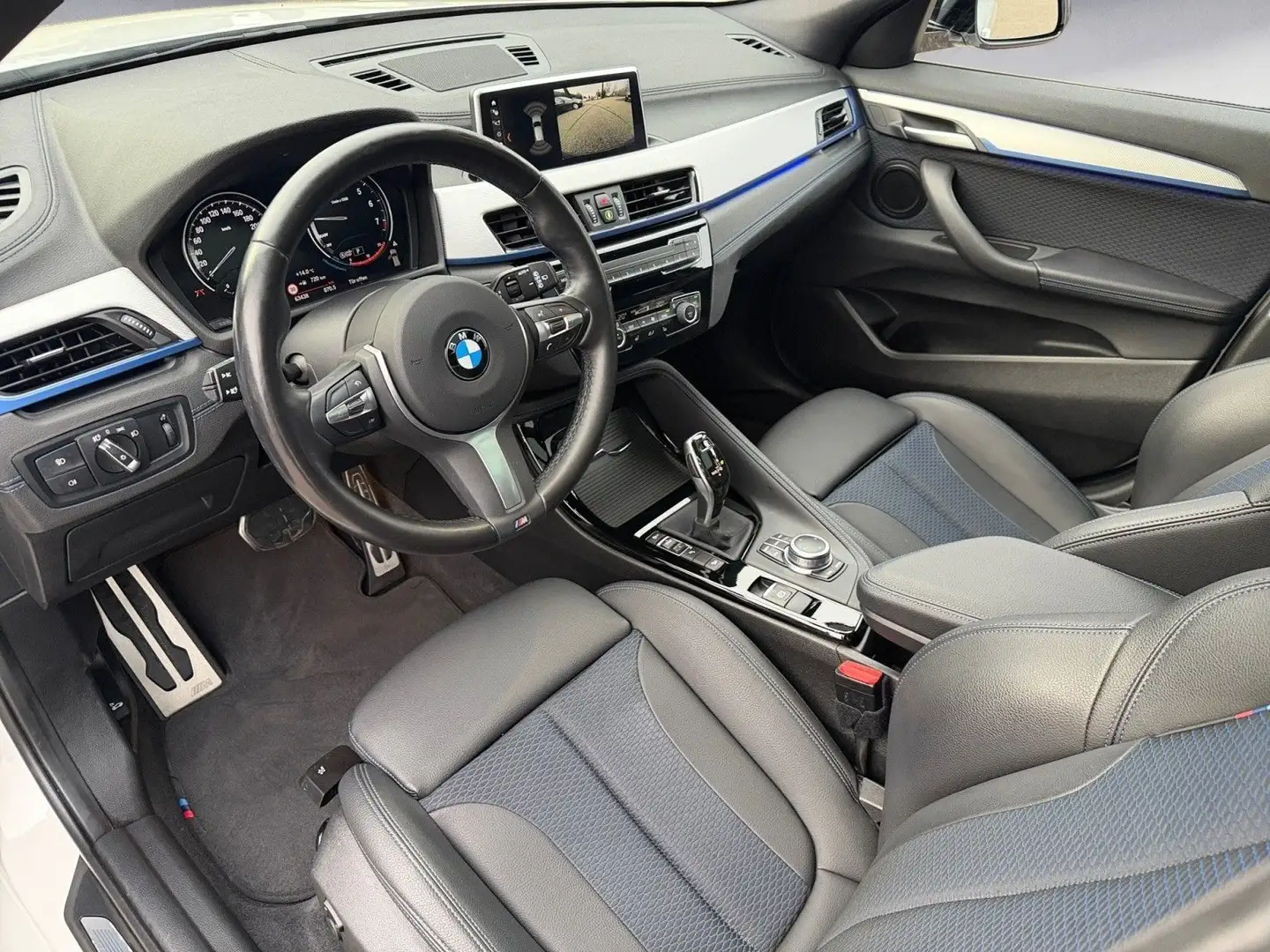 BMW X2 xDrive20i M Sport Navi Klima PDC Kamera Panor Белый - 2