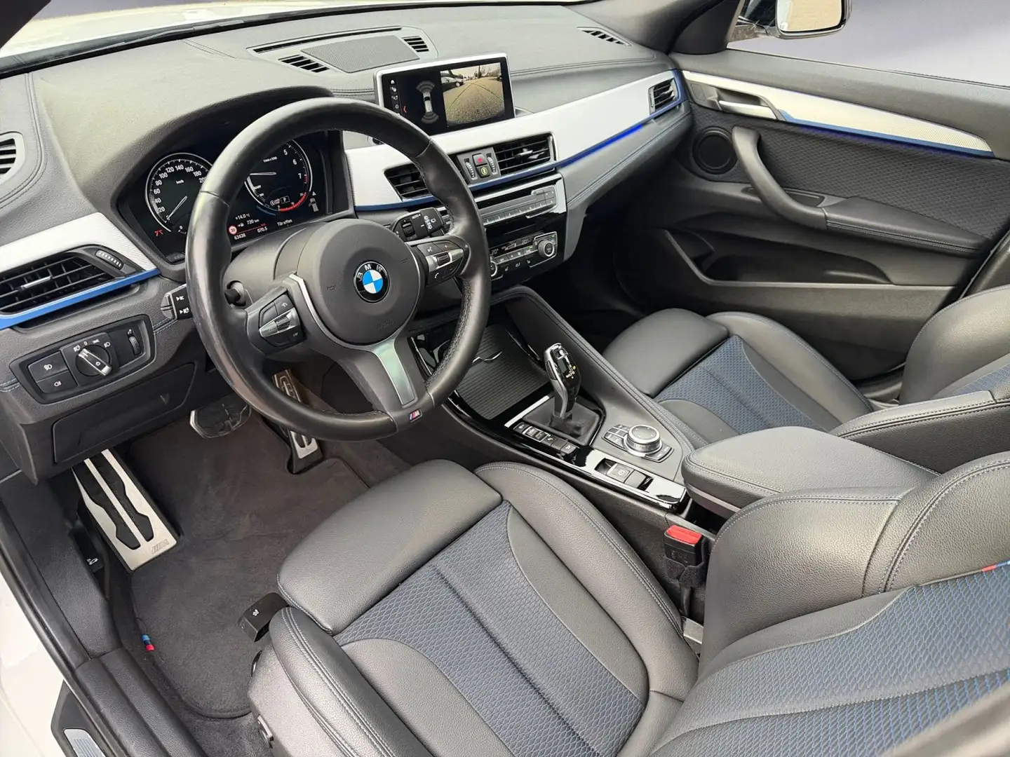 BMW X2 xDrive20i M Sport Navi Klima PDC Kamera Panor Weiß - 2