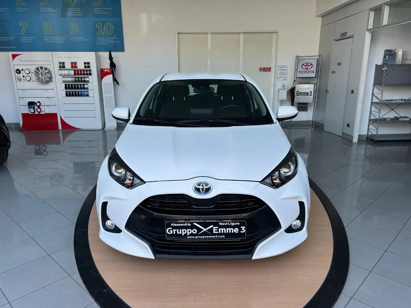Toyota Yaris 1.5 Hybrid 5 porte Active Bianco - 1