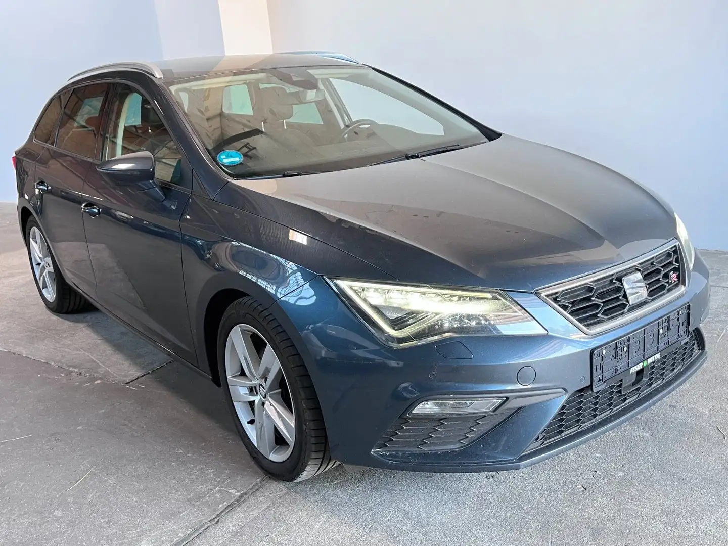 SEAT Leon ST FR 2.0 *Automatik* Grijs - 2