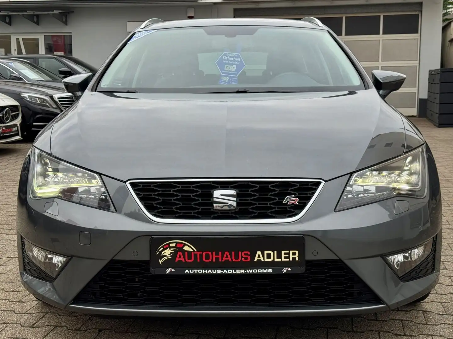 SEAT Leon 2.0 ST FR*1HD*NAVI*AHK*PDC*LED*SH*6GA*TEMPO Šedá - 2