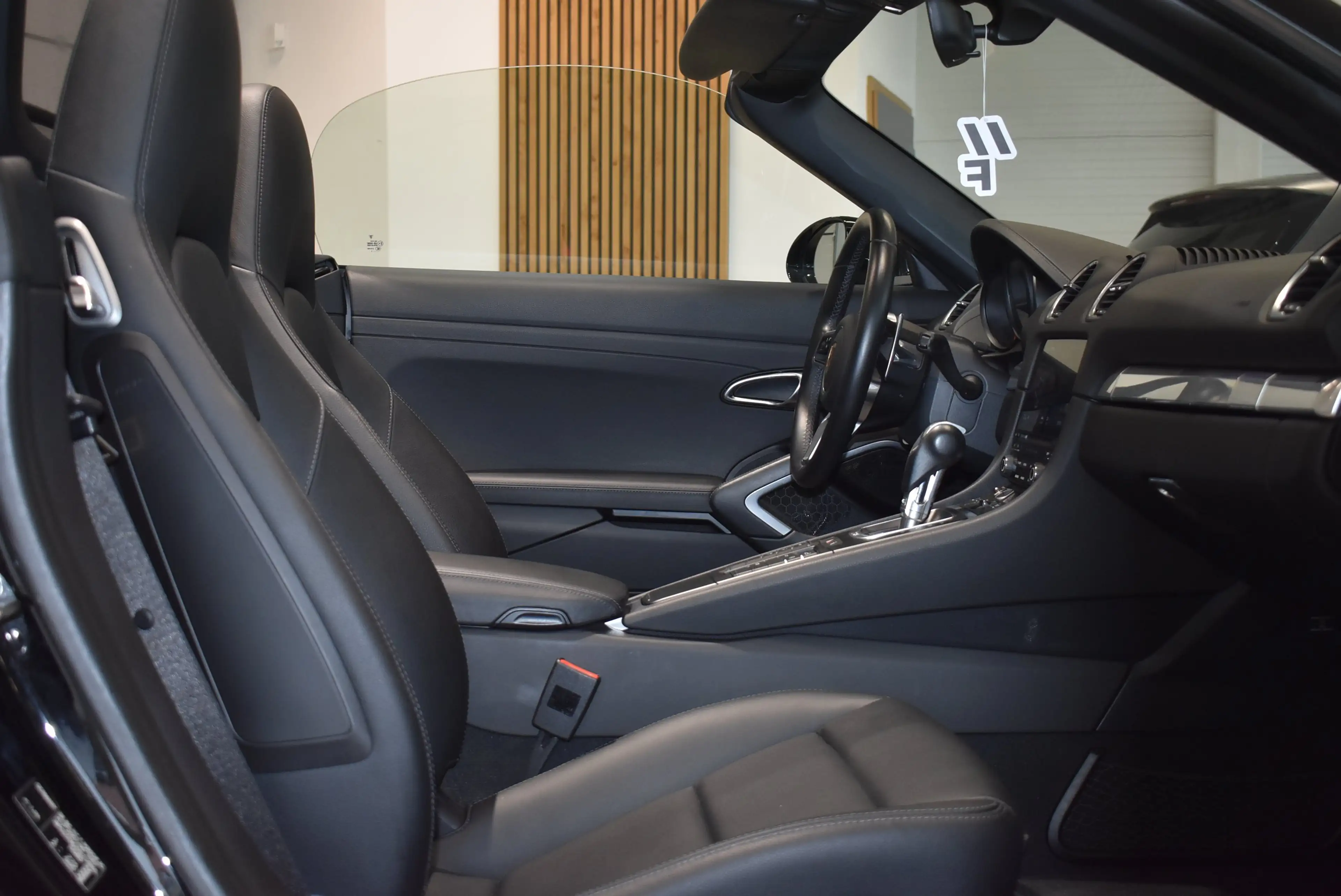 Porsche 718 Boxster // Sportabgas // 19.000km — photo 20