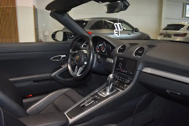 Porsche 718 Boxster // Sportabgas // 19.000km Ansicht 18