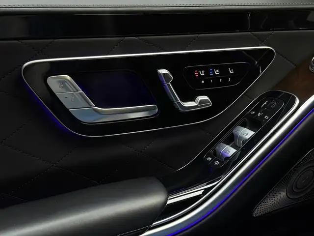 Mercedes-Benz 450 view 9