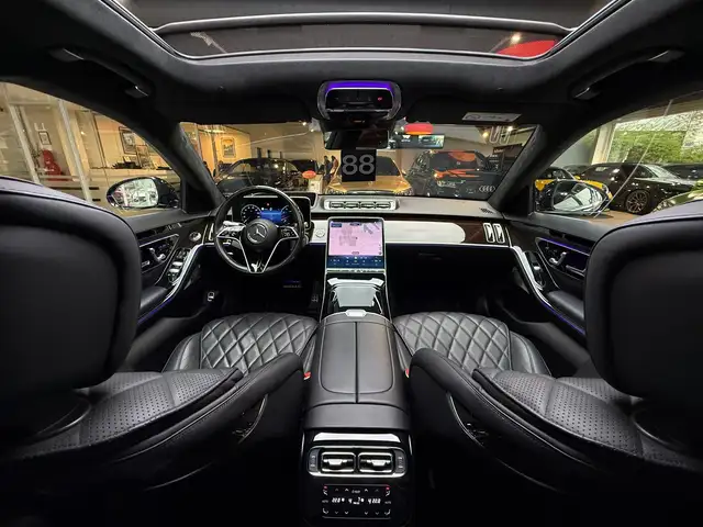 Mercedes-Benz 450 view 12