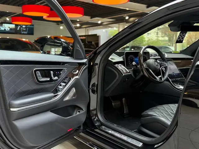 Mercedes-Benz 450 view 8