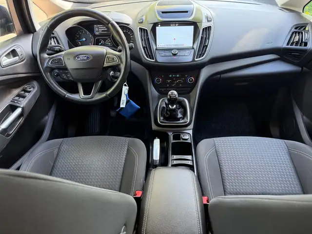 Ford C-Max view 11