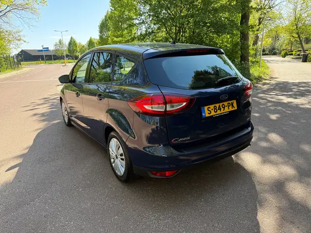 Ford C-Max view 4