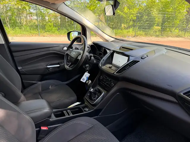Ford C-Max view 13