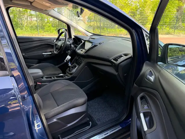 Ford C-Max view 12